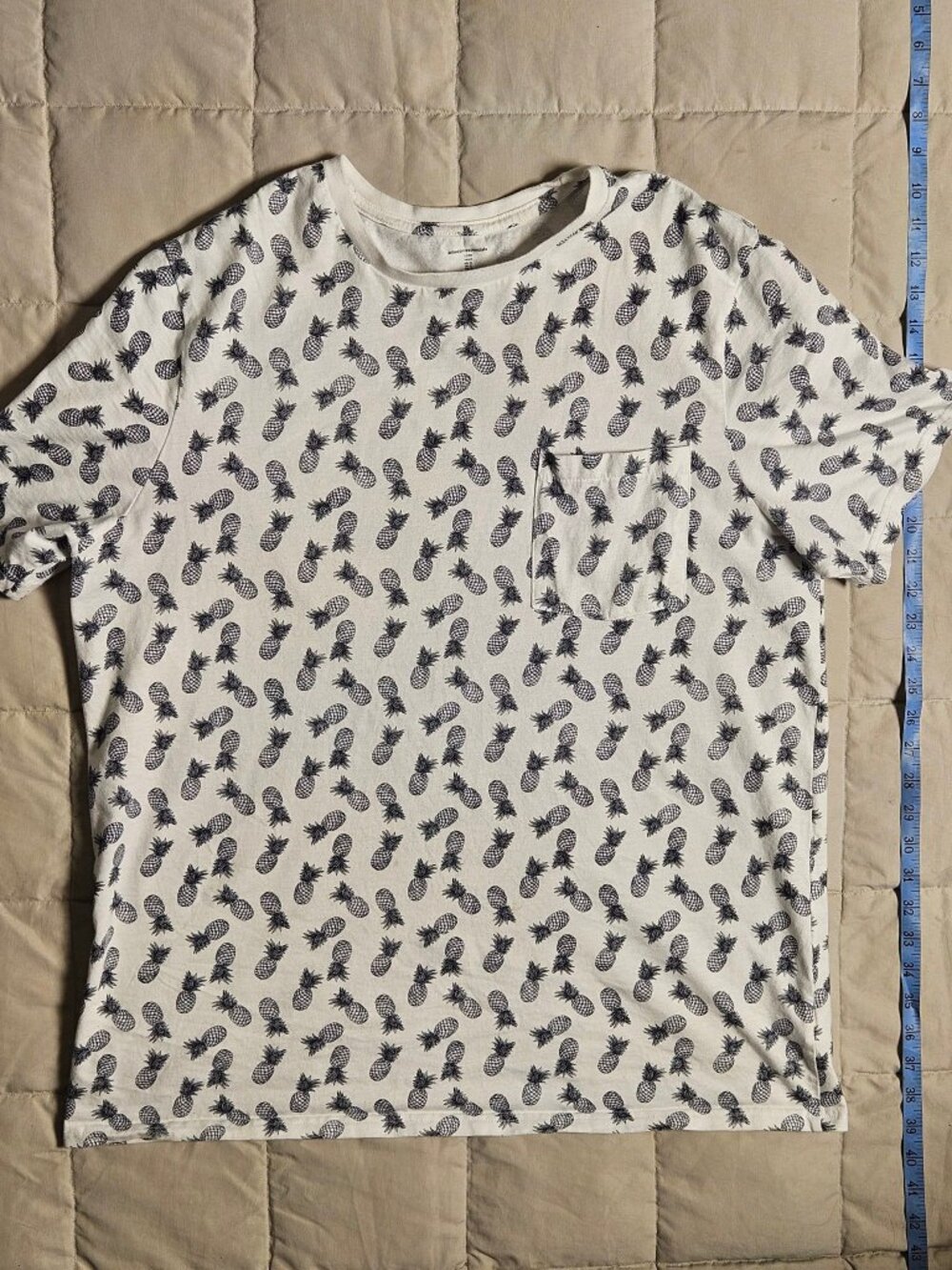 Amazon Essentials Pineapple Print Pocket T-Shirt Mens XL White Black